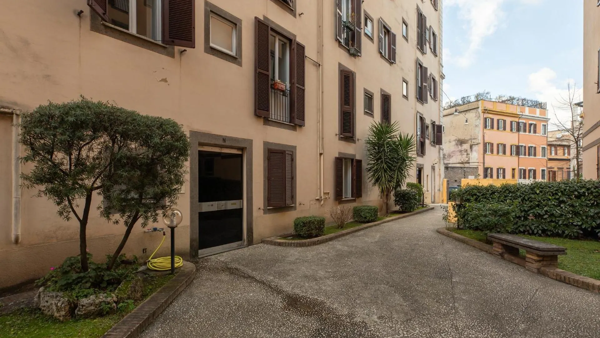 Apartment Iflat Charming & Spacious Flat In Trastevere Rome