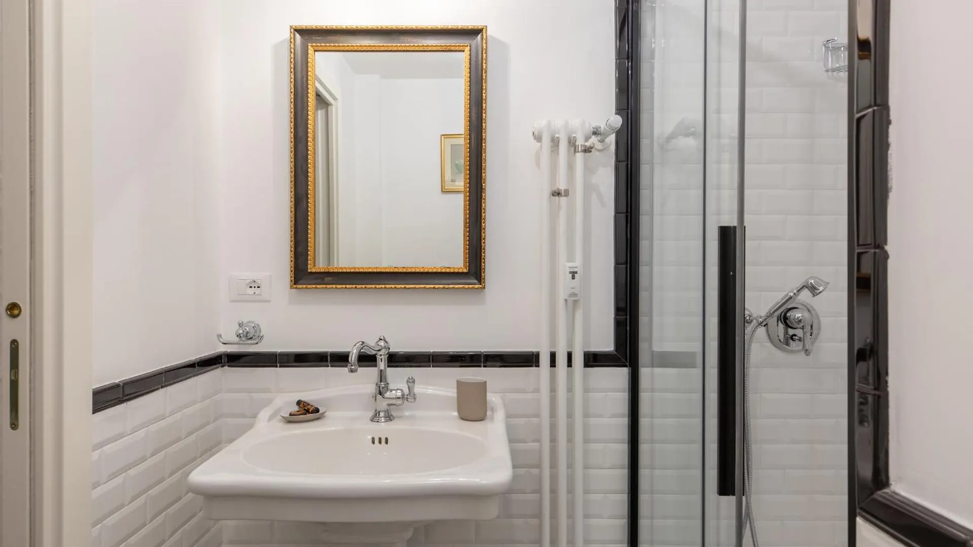Apartment Iflat Charming & Spacious Flat In Trastevere Rome