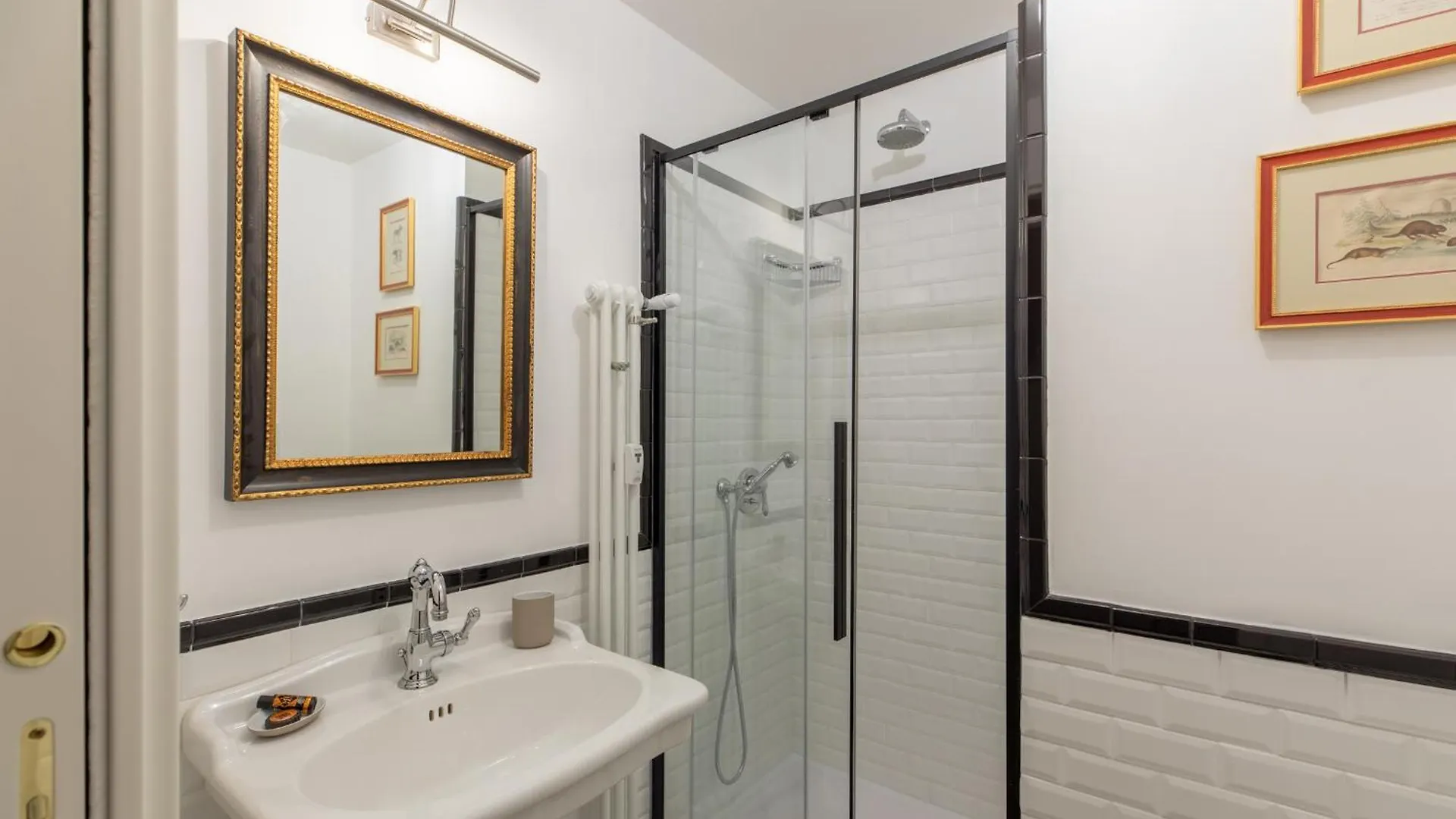 Apartment Iflat Charming & Spacious Flat In Trastevere Rome Italy